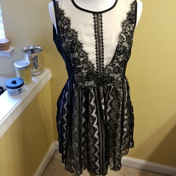 Monteau Dresses & Skirts - Lace overlay dress
